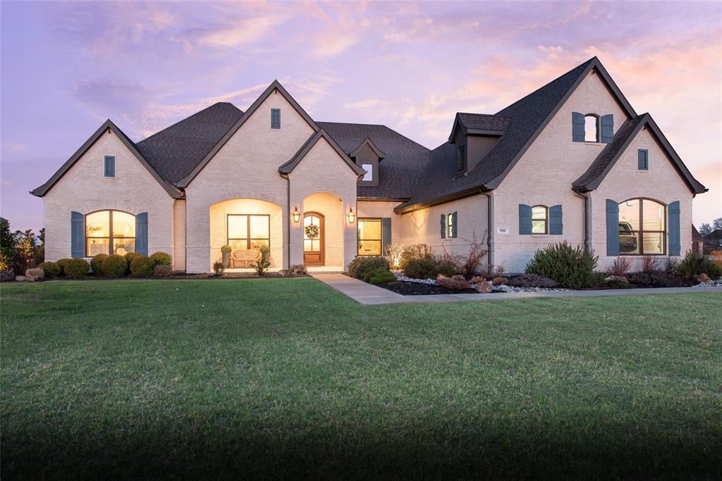 910 Greenacres Lane Property Photo
