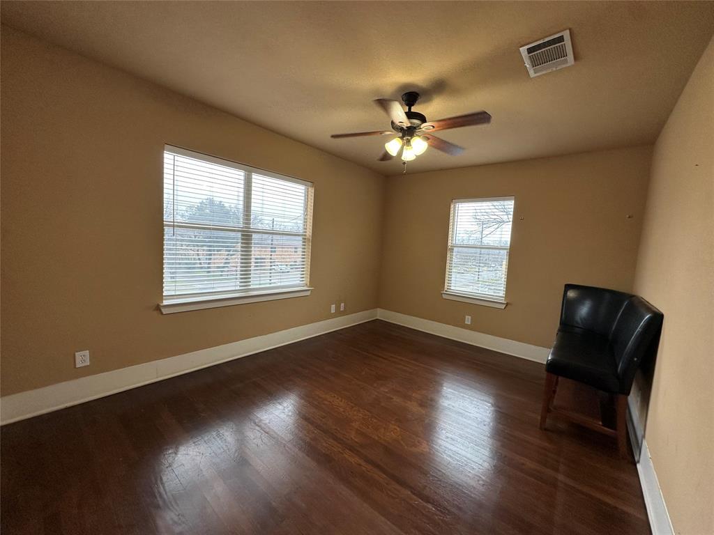 1117 N Elm Street Property Photo 9
