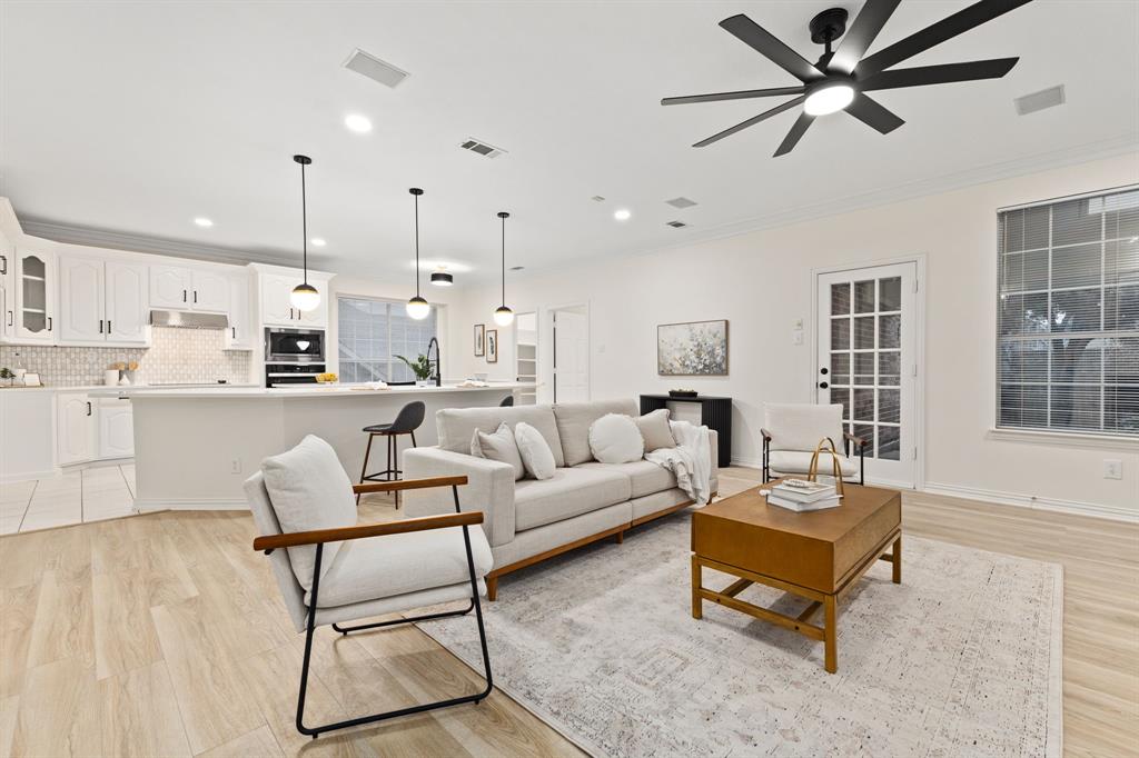 1275 Shores Boulevard Property Photo