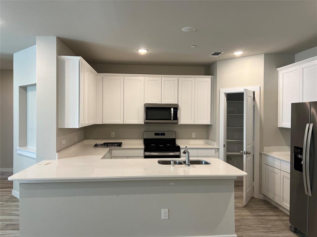 1328 Creekbank Drive Property Photo 4