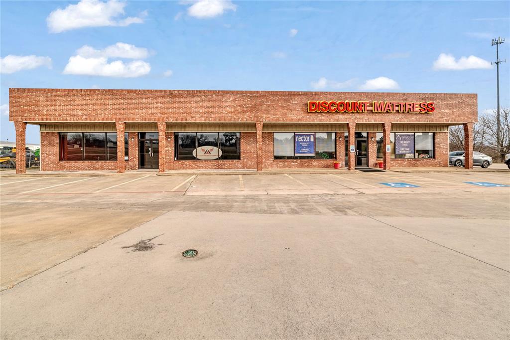 2313-2315 Ne Loop 286 Property Photo 1