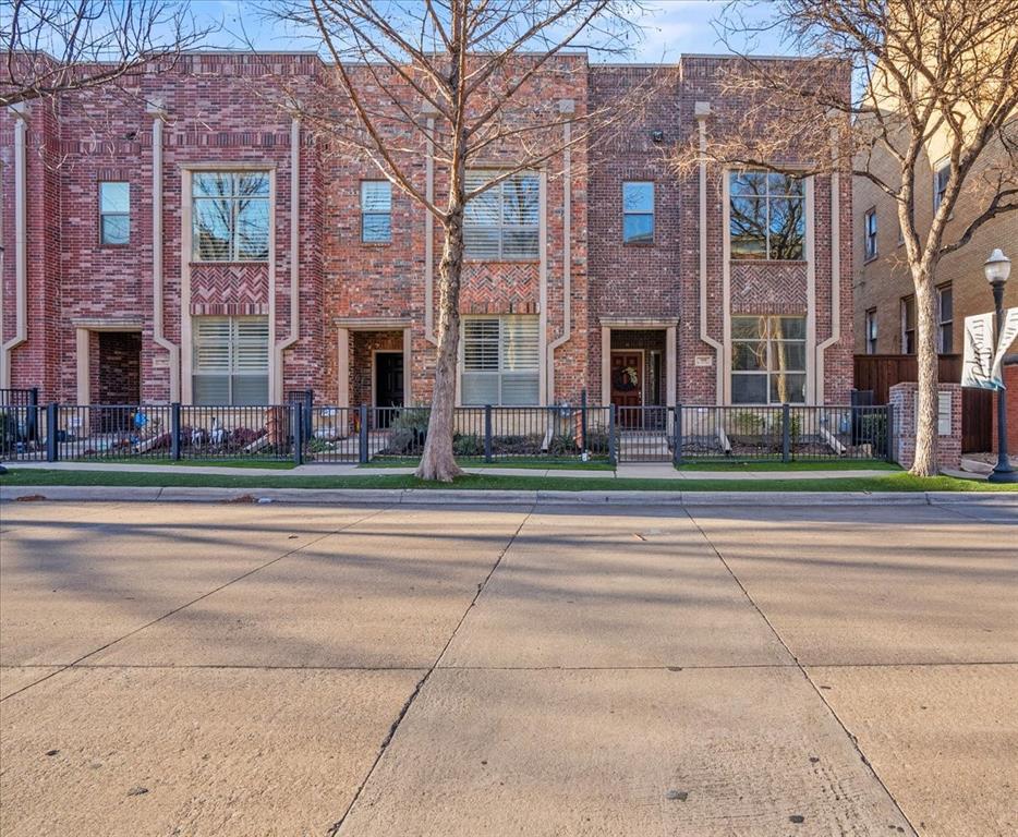 709 E 1st Street Property Photo