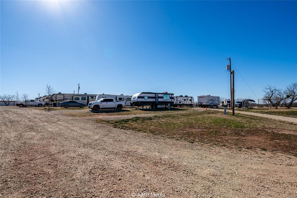 414 W Winburn Property Photo 4