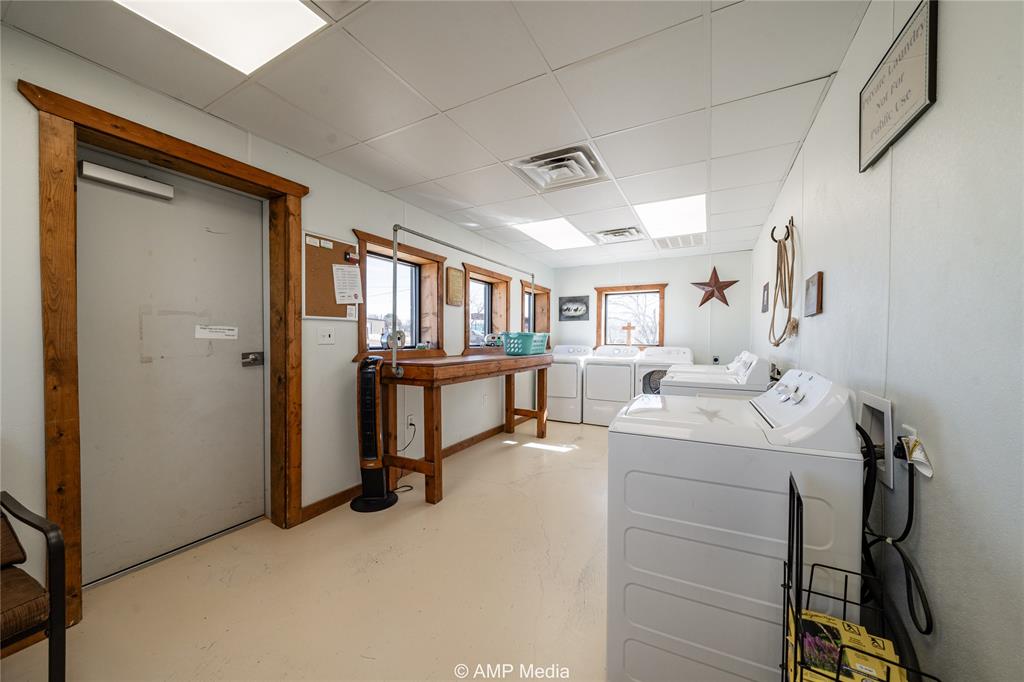 414 W Winburn Property Photo 8