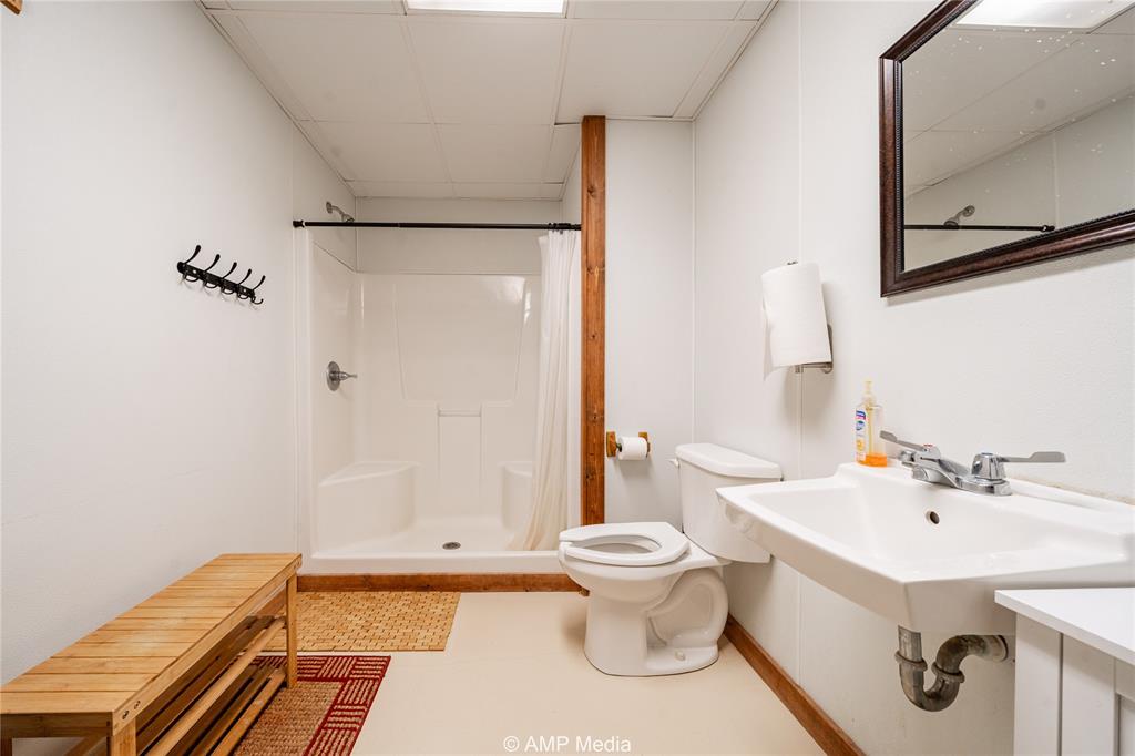 414 W Winburn Property Photo 9