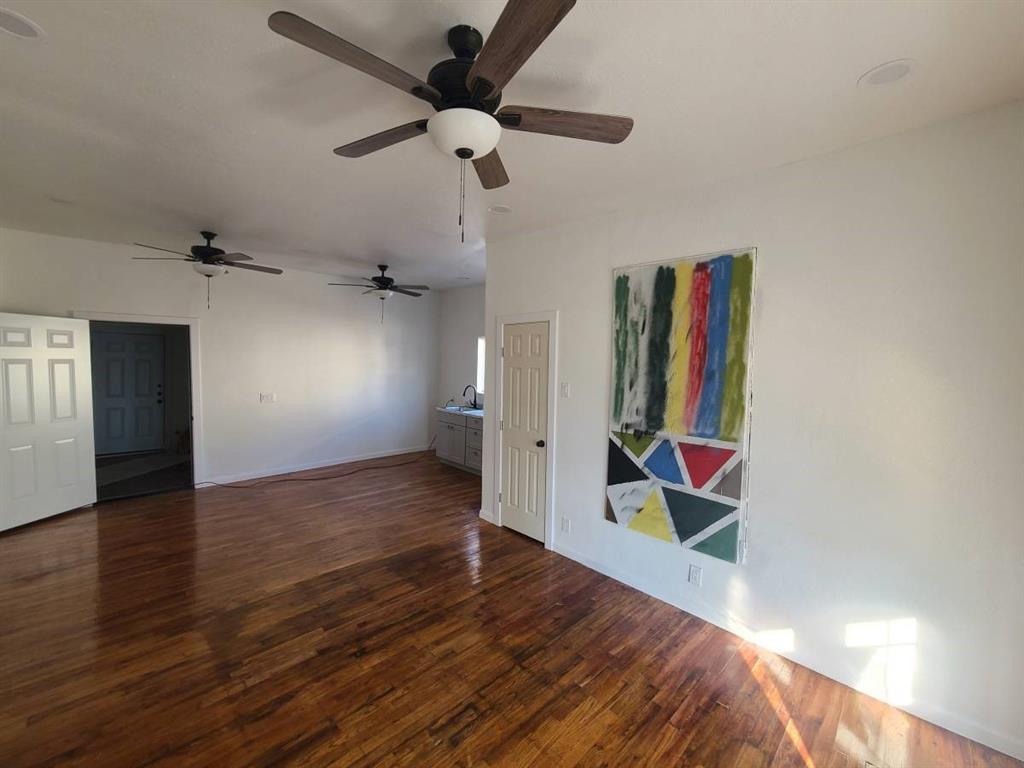 439 W Pembroke Avenue Property Photo