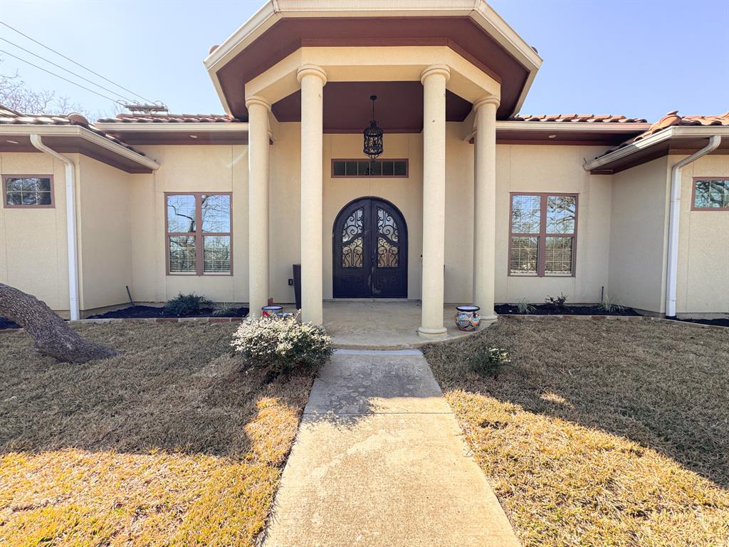 1302 Woodridge Circle Property Photo