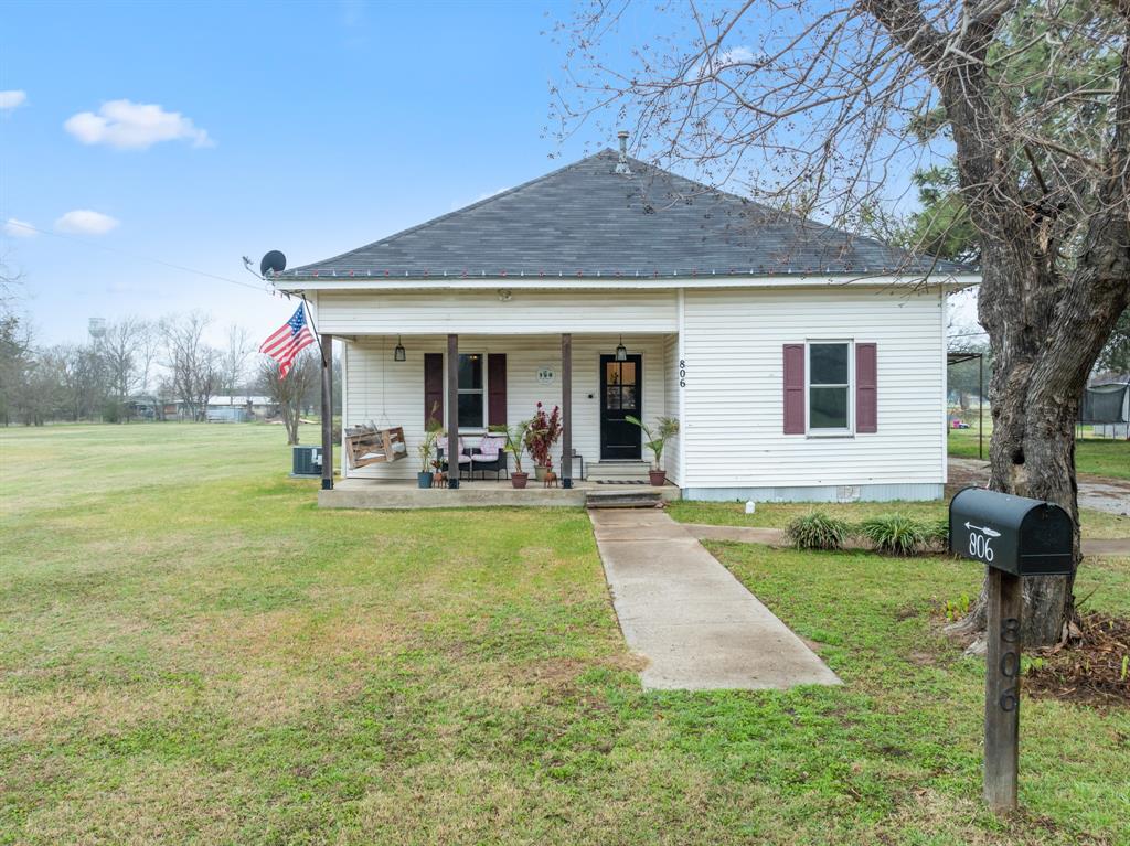 806 Bowie Property Photo 2