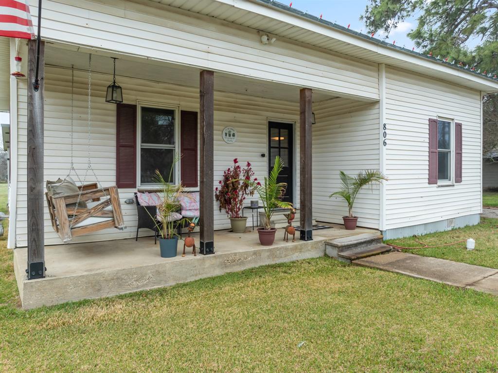 806 Bowie Property Photo 3