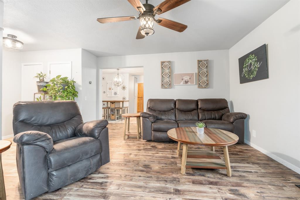 806 Bowie Property Photo 6