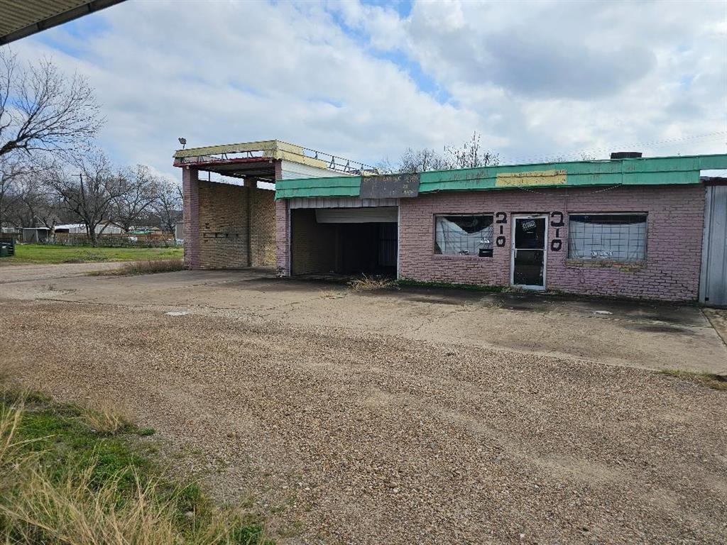 210 2nd Street Property Photo 1
