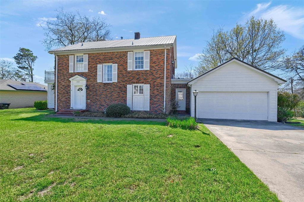 1430 W Woodard Street Property Photo