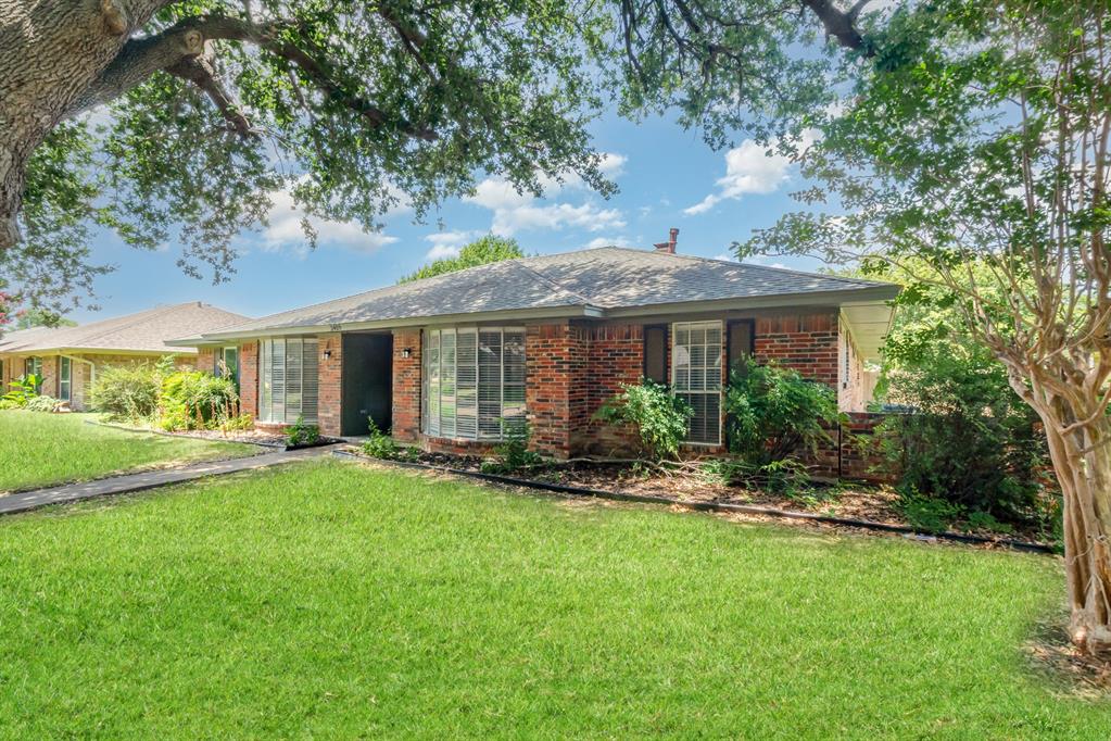 2425 Coleshire Drive Property Photo 1