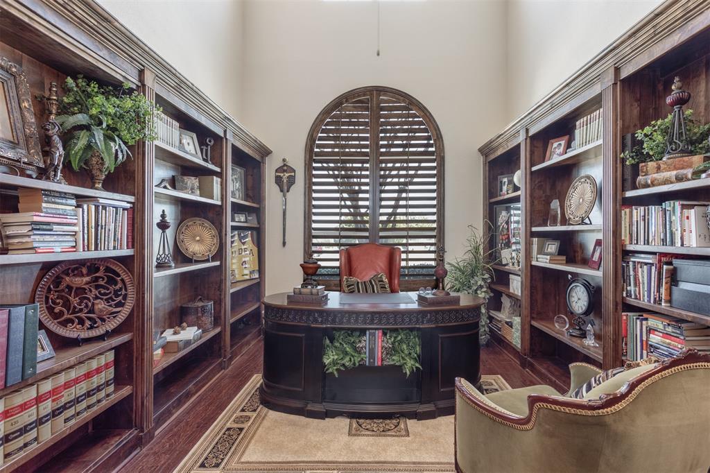 4694 Lake Breeze Drive Property Photo 8