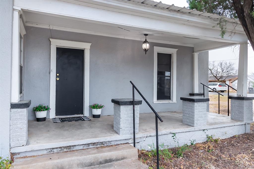 900 N Bridge Street Property Photo