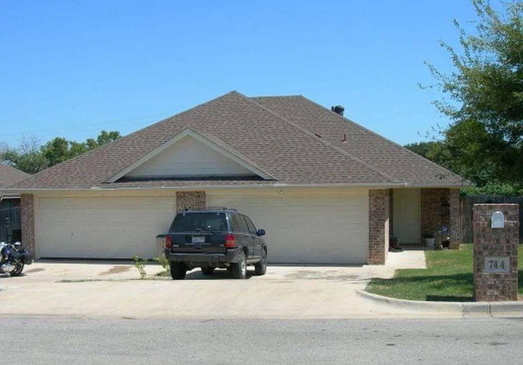 744 Stribling Circle Property Photo