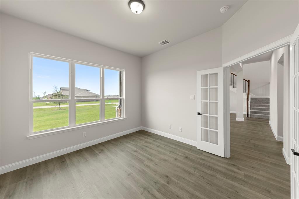 6725 Emerson Drive Property Photo 5