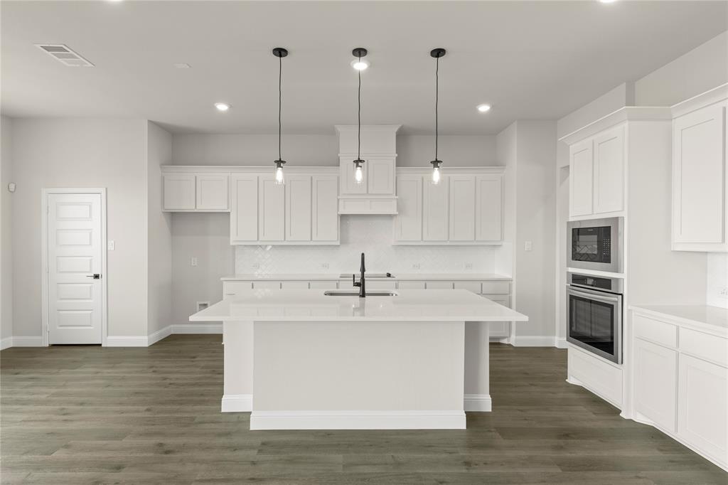 6725 Emerson Drive Property Photo 15