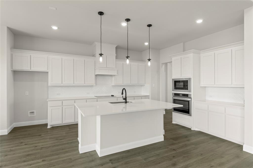 6725 Emerson Drive Property Photo 19
