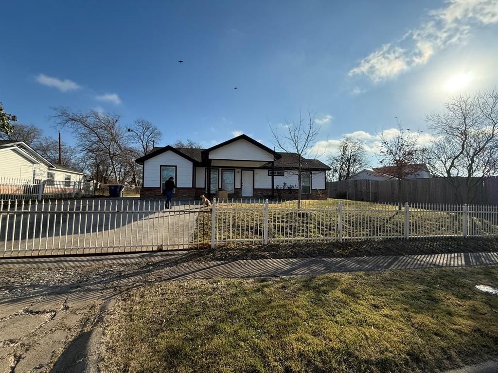 3220 Eisenhower Drive Property Photo