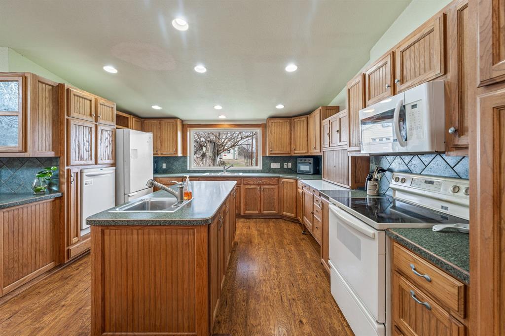 12334 Fm 219 Property Photo 9