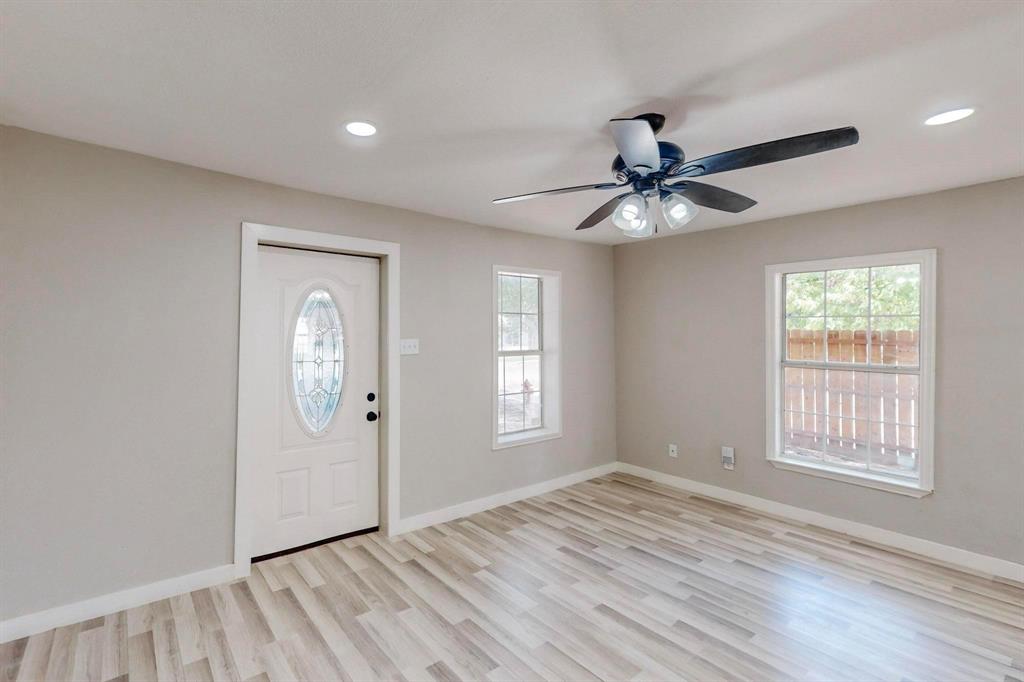 2101 Holland Street Property Photo 4