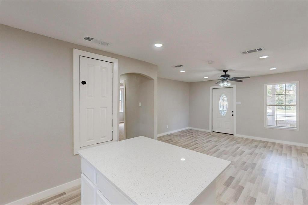 2101 Holland Street Property Photo 6