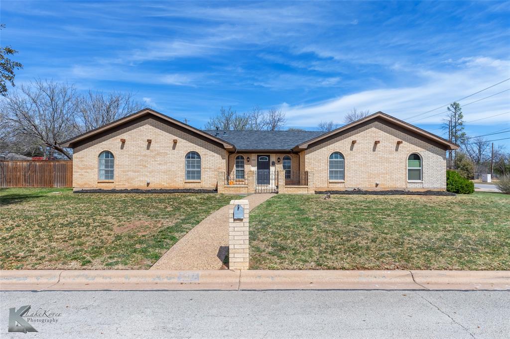 2402 Stonecrest Drive Property Photo