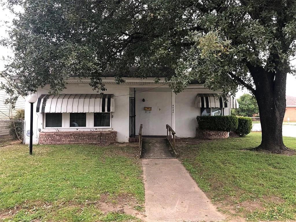 4202 Robert L Parish Sr Property Photo