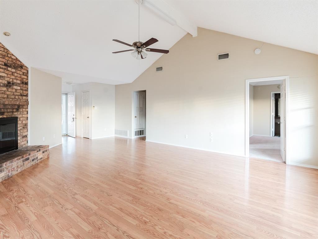 6825 Longleaf Lane Property Photo 4