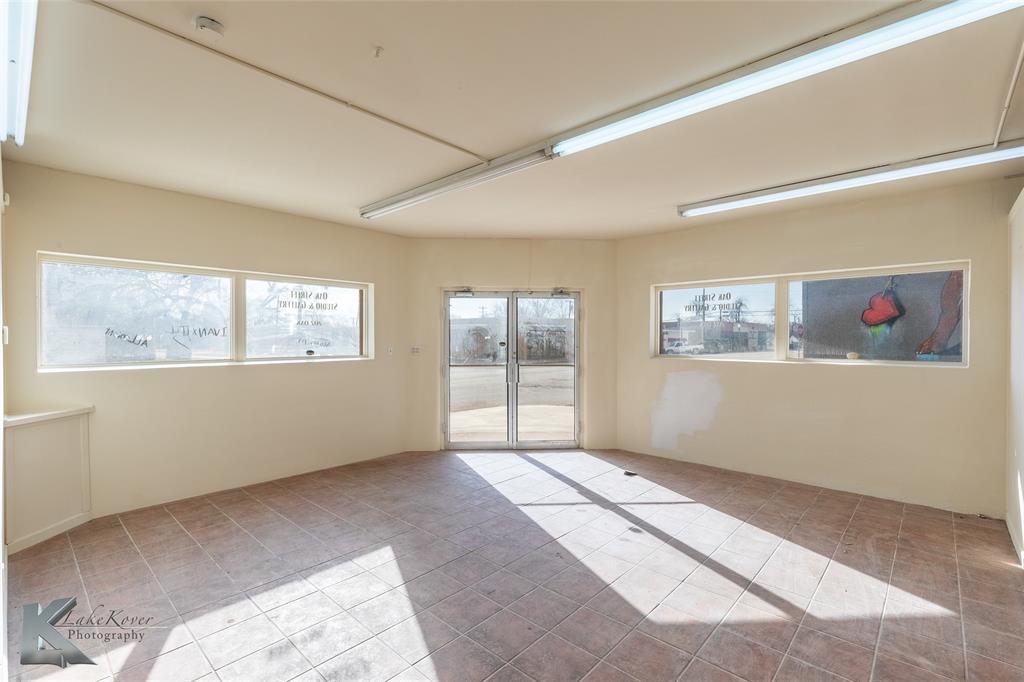 202 Oak Street Property Photo 7