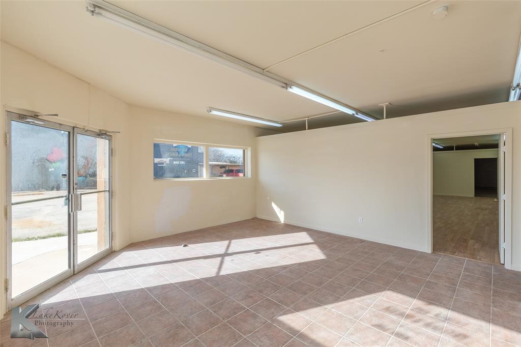 202 Oak Street Property Photo 8
