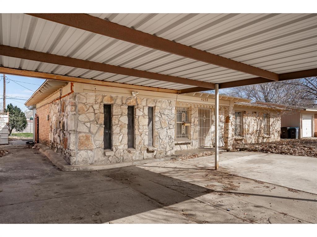 4253 Killian Street Property Photo 4