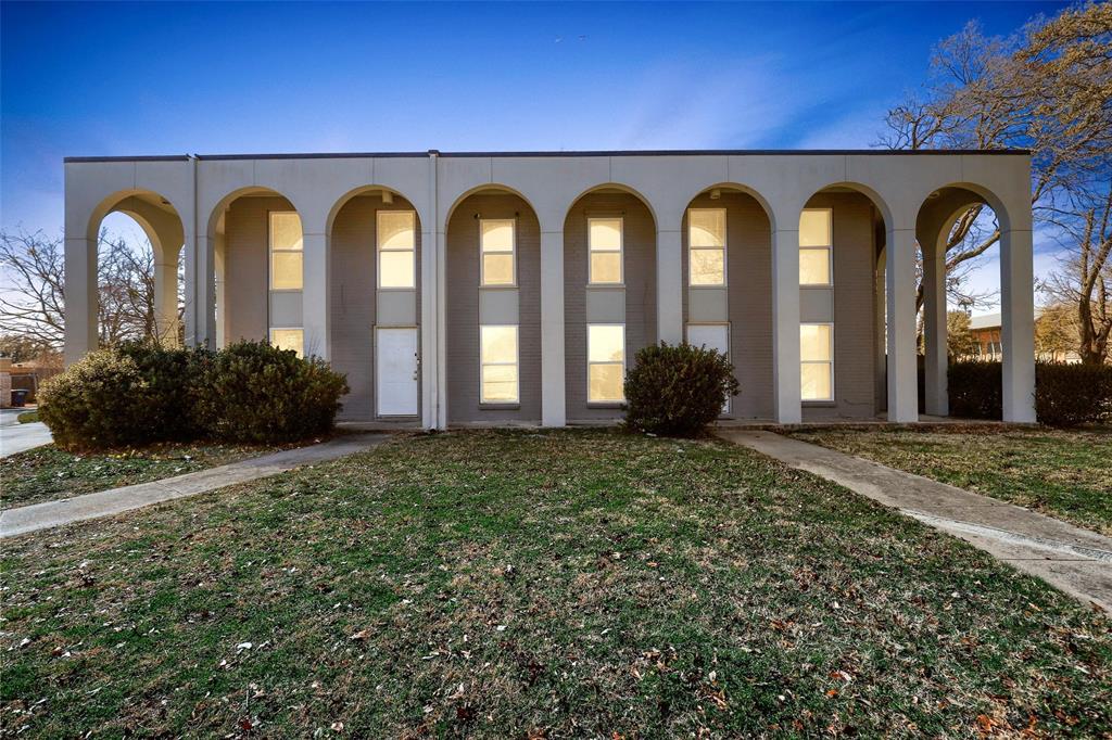 4555 Altamesa Boulevard Property Photo