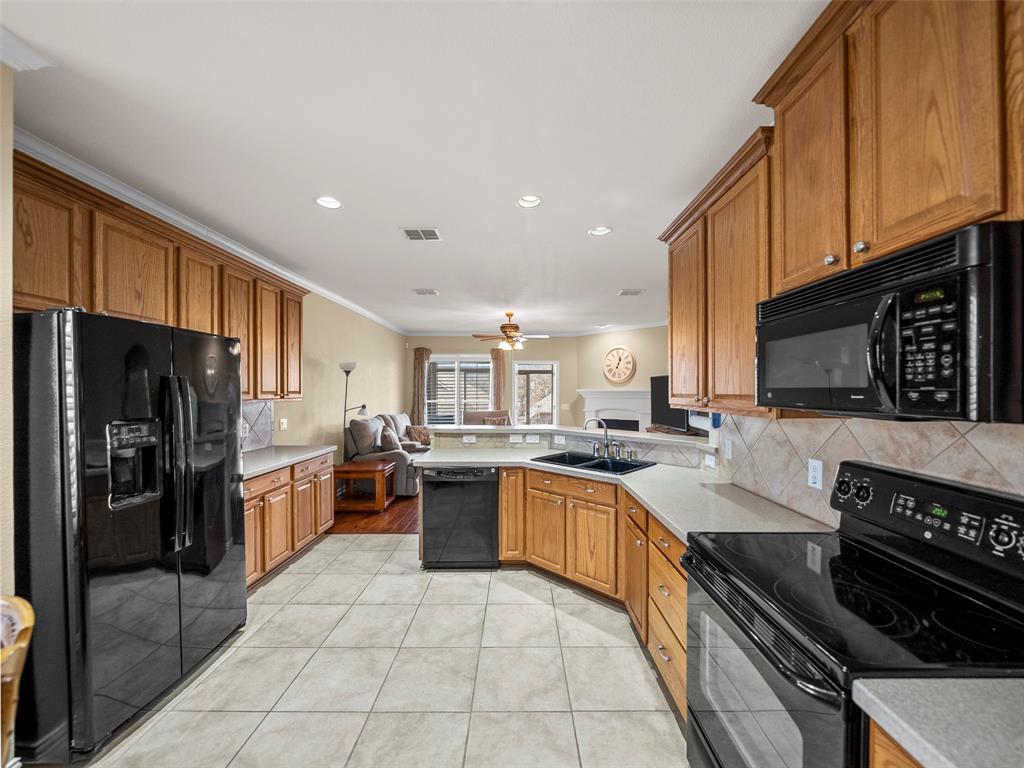 923 Sycamore Court Property Photo 8
