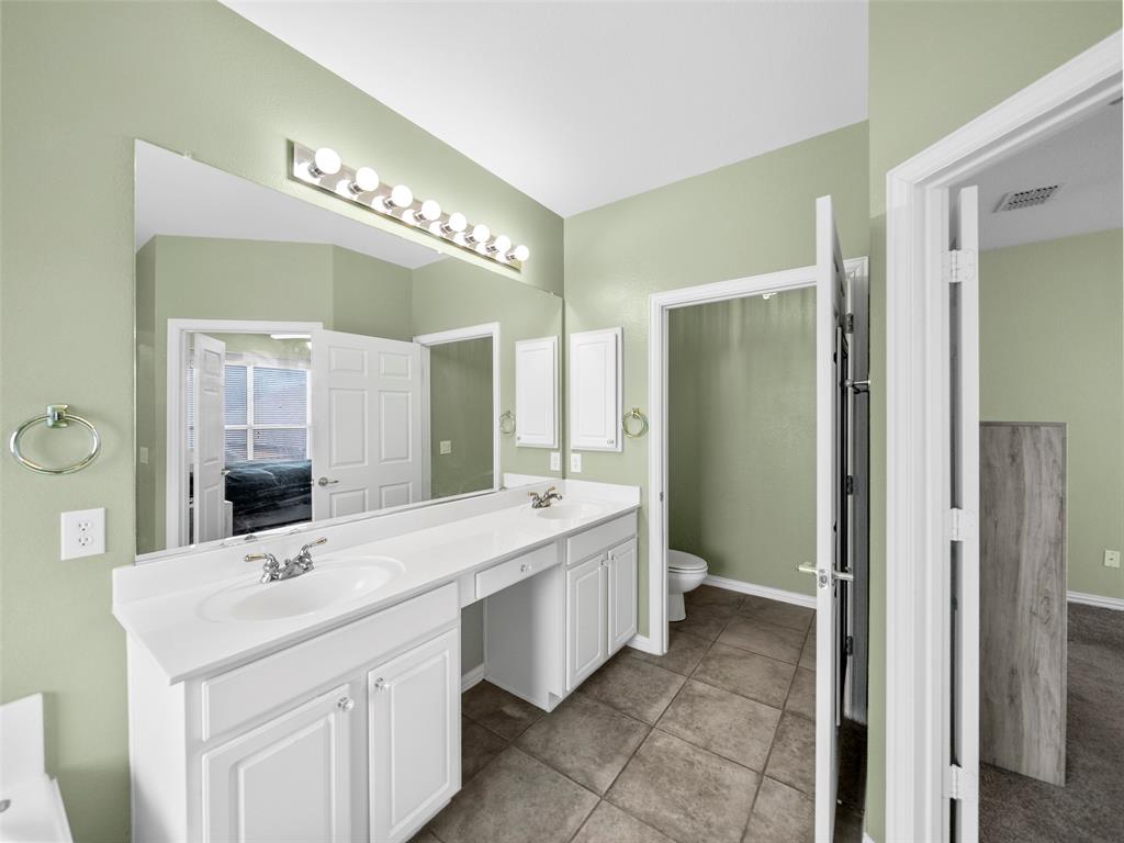 923 Sycamore Court Property Photo 19