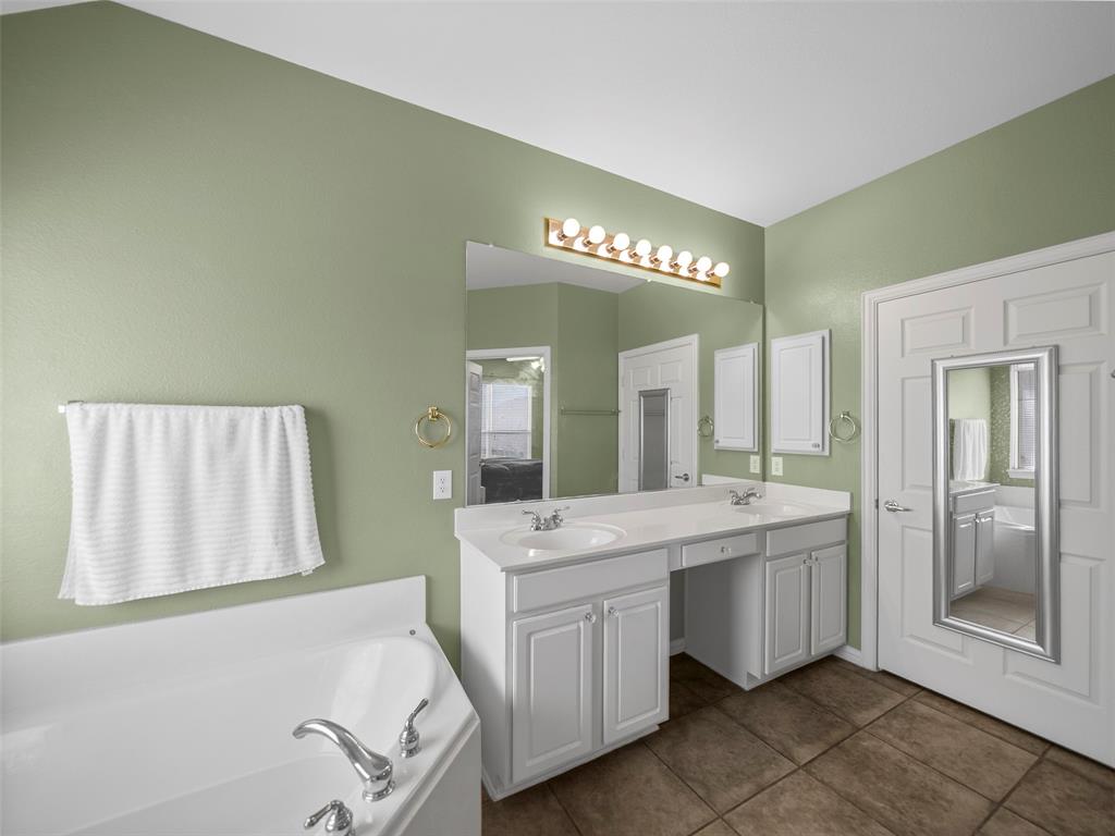 923 Sycamore Court Property Photo 22