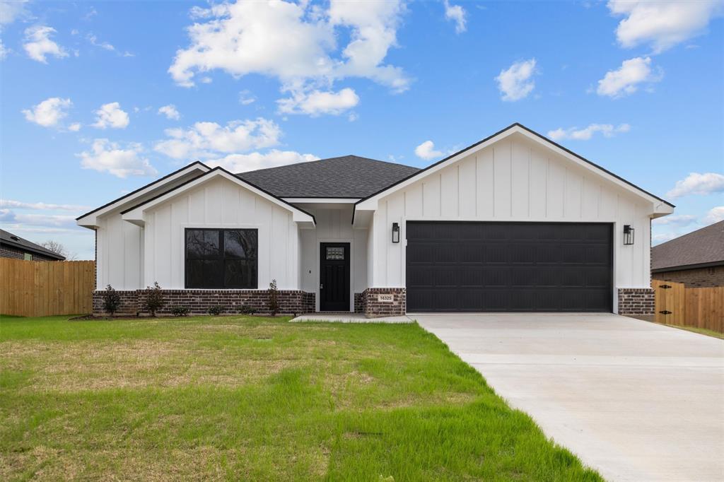 16325 Crossing Circle Property Photo