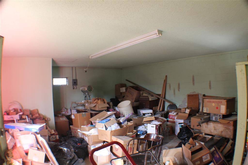 709 W Commerce Property Photo 5