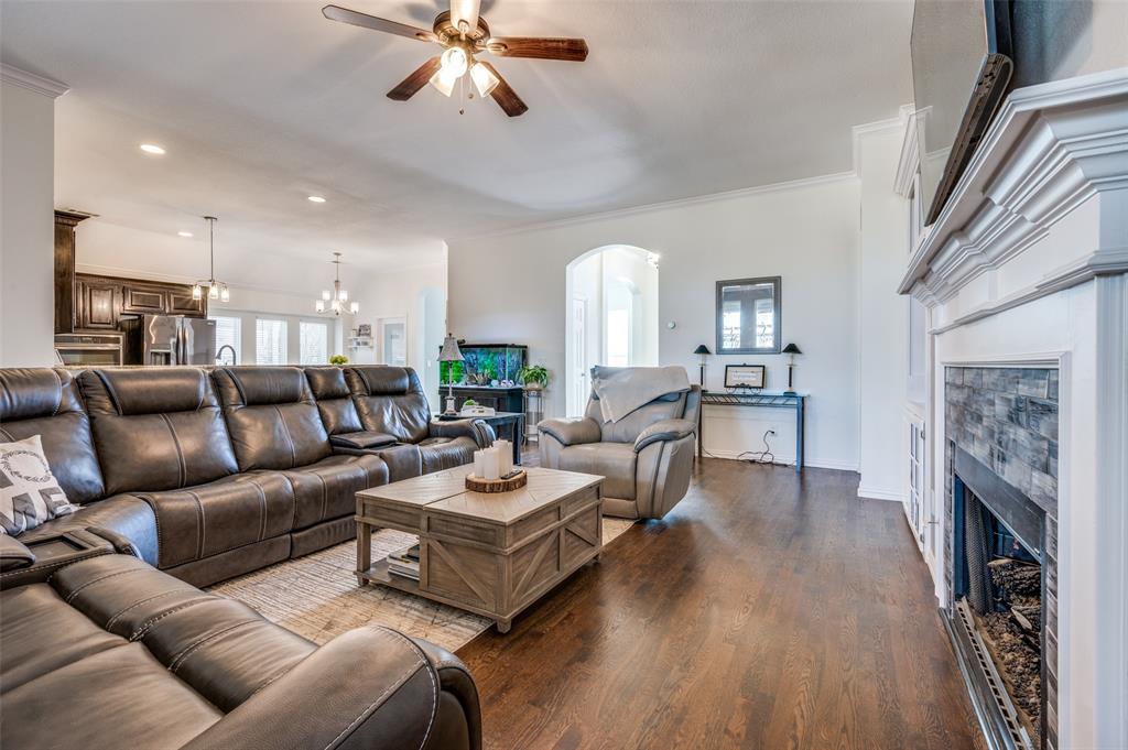 2211 High Pointe Drive Property Photo 2
