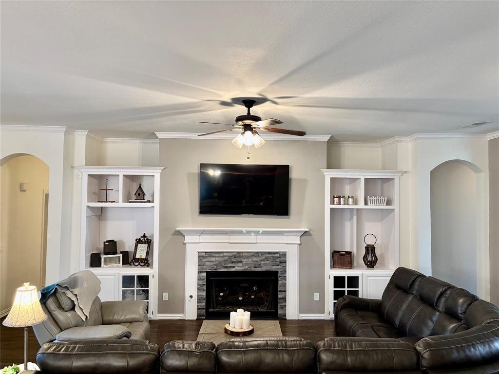 2211 High Pointe Drive Property Photo 4