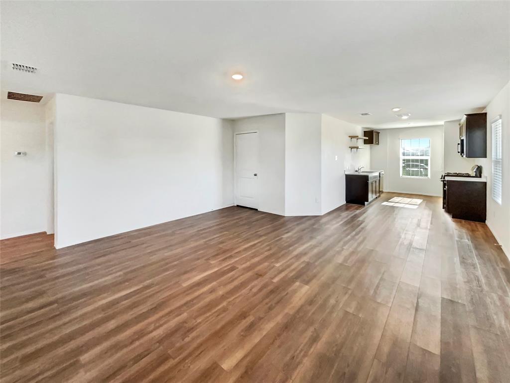 1804 Barrie Way Property Photo 3