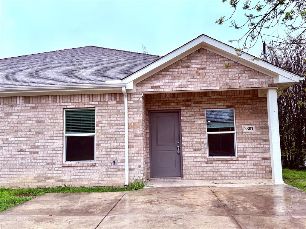 2301 N Hickory Property Photo