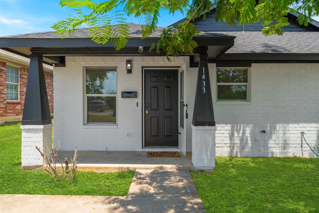 1433 E Robert Street Property Photo
