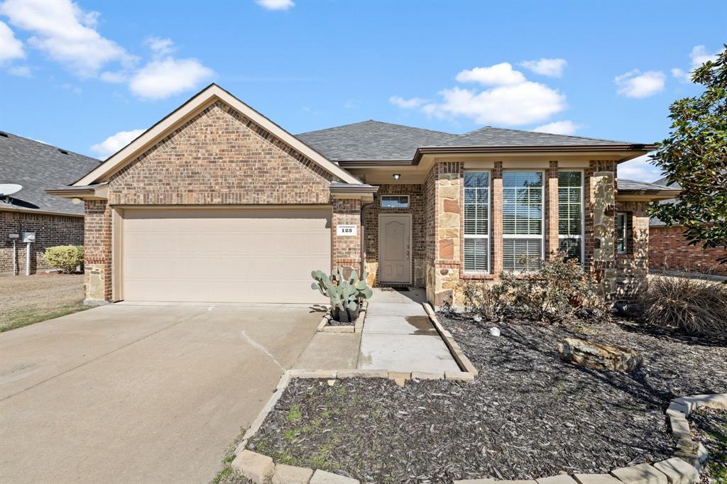 123 Lacy Oak Lane Property Photo