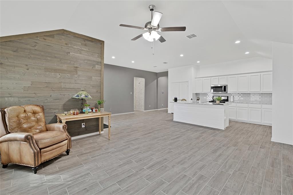 1829 Agarito Drive Property Photo 9