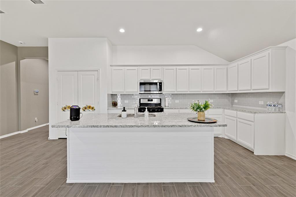 1829 Agarito Drive Property Photo 10