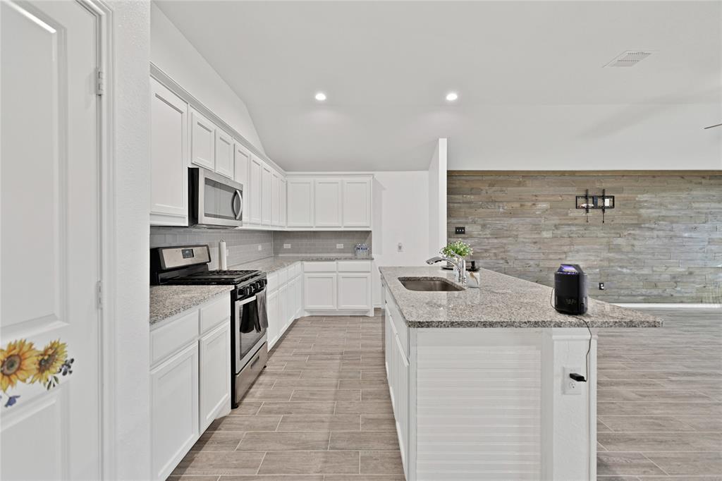 1829 Agarito Drive Property Photo 11