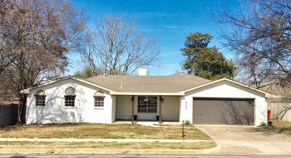 300 W Main Street Property Photo