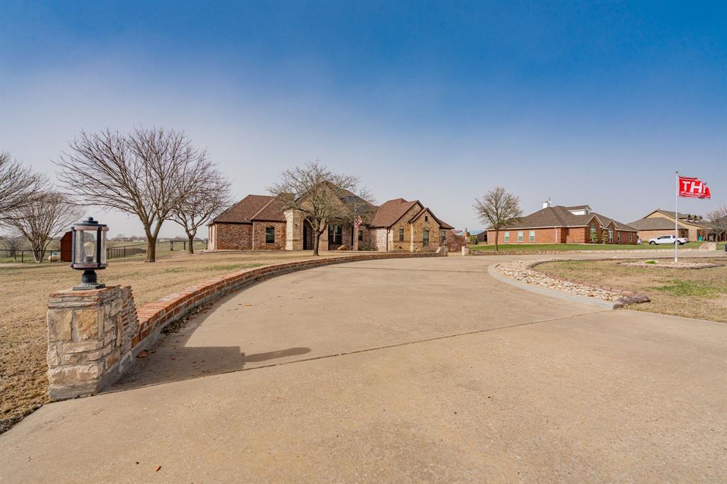 910 Angus Road Property Photo